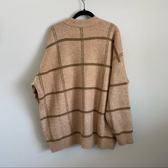 SOLD a new day cardigan - Picture 2 of 3